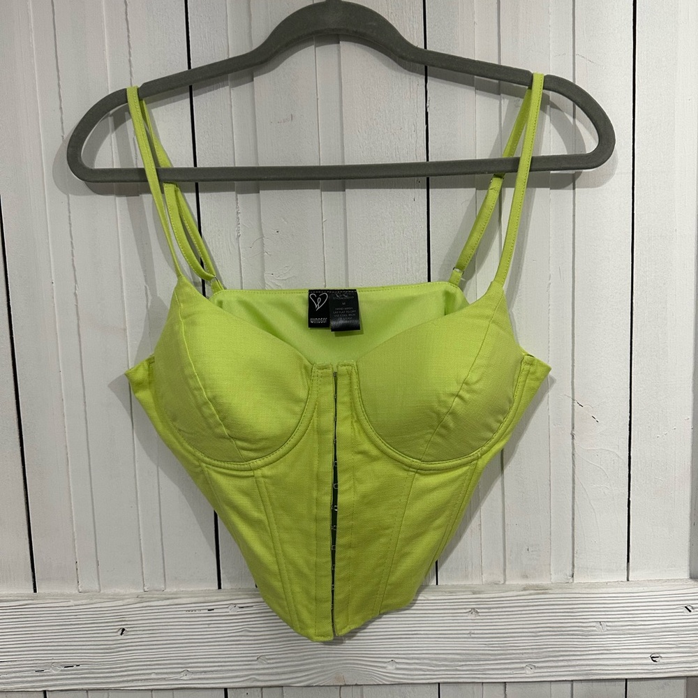 NWOT WINDSOR TOP